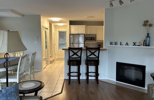 Regional District of Nanaimo Hotel | Steps from the ocean!