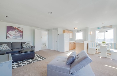 Westerly House | Steps to a private beach, enjoy sunsets and kayaking from your backyard!