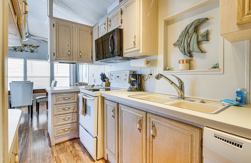 Port Isabel House | Steps to Bay! Home w/Pool Access in Port Isabel