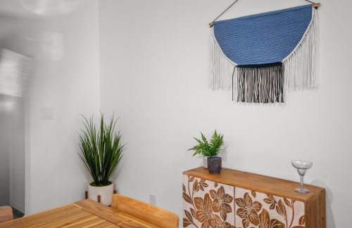 Palm Beach Shores Apartment | Steps To Beach! 4 Condos In 1- Perfect For Groups