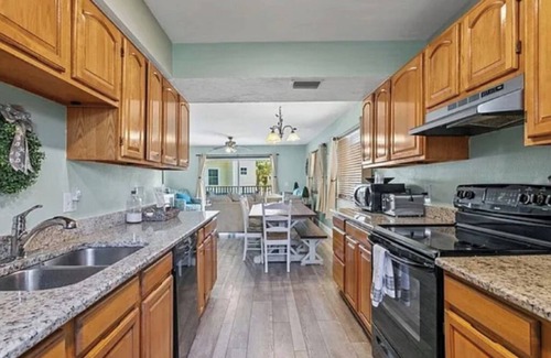 Indian Shores House | Steps to Beach - Oceanview Townhome - Pool - Game Room- Sleeps 8 - Beach Retreat