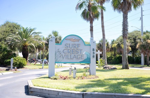 Surfcrest Village House | Steps to beach & restuarants and Pet Friendly!
