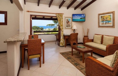 Maynards Hotel | Steps to Heywood Beach and Port St. Charles Marina! 2 Ocean View Units! Pools!