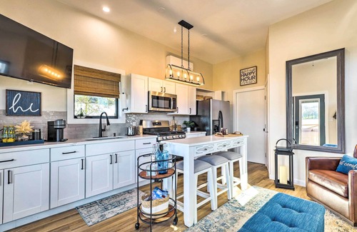 Willis Cabin | Steps to Lake Conroe: Cozy, New-Build Cabin