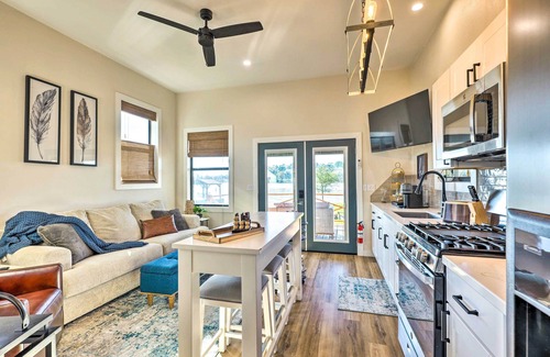 Willis Cabin | Steps to Lake Conroe: Cozy, New-Build Cabin