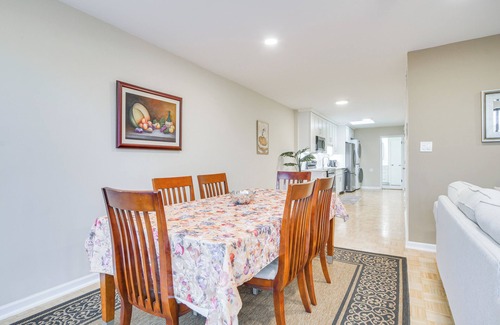 Chicago Apartment | Steps to Shops & Eats: Apt in Portage Park!