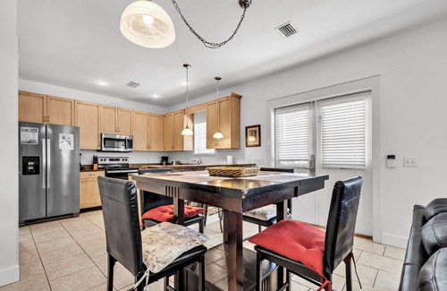 Bel Air House | 🏖️Steps to the Beach | Free Parking | Community Pool | Seaview Village #8🏖️