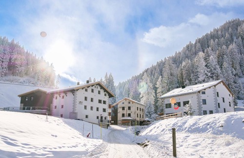 Parpan Apartment | stettli resort - high-quality apartment «muntanella» for up to 17 guests