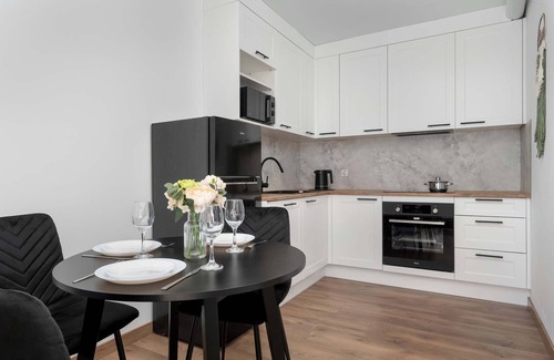 Fabryczna Apartment | Stodolna 6 | Wrocław | White Apartment | Parking