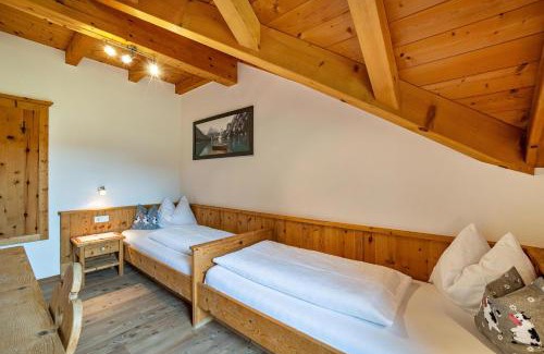 Monguelfo Apartment | Stoffnerhof Apt Edelweiß