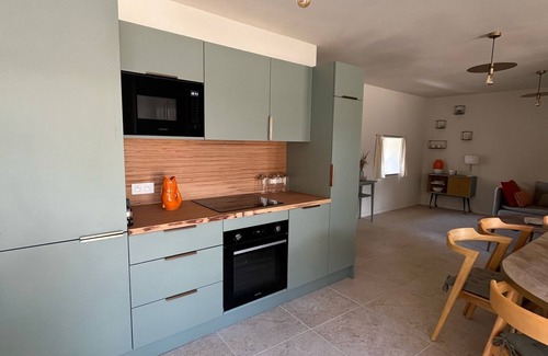 Moulezan House | Stone barn with spa in a southern village, ideal for everyone!