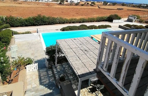 Logaras House | stone house 10 mIn from the beach!