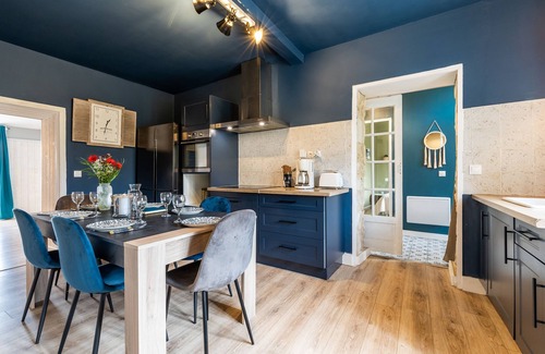 Vertheuil House | Stone House with Pool and Wellness Area