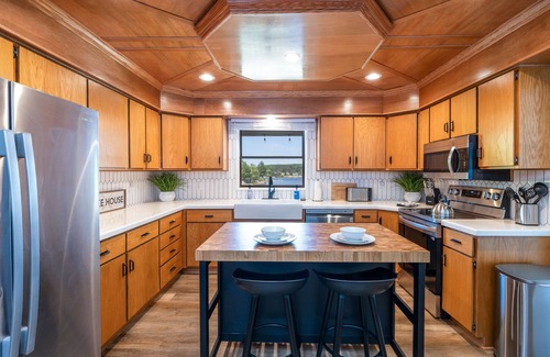 Cadillac House | Stone Ledge Lake Getaway