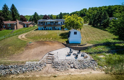 Cadillac House | Stone Ledge Lake Getaway