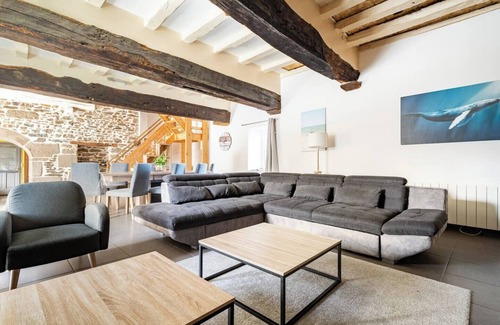 Plerguer House | Stone manor house in equestrian center near saint malo/mont saint michel