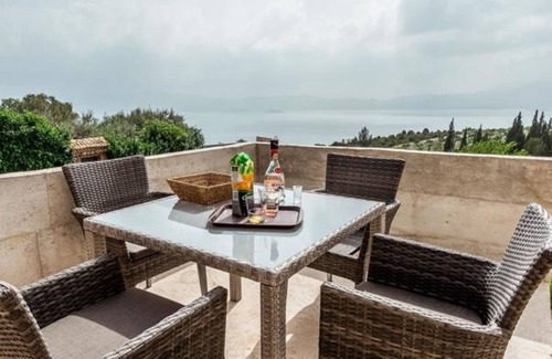 Kremena Apartment | Stone modern rustic house with a beautiful view of the sea and islands