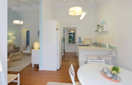 Avoca Beach Apartment | Stone's Throw From The Beach