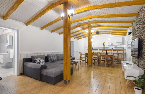 Cista Velika House | Stone Ship made of thousands tiny rocks (heated pool)