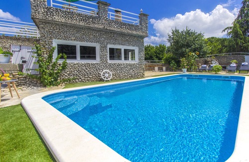 Cista Velika House | Stone Ship made of thousands tiny rocks (heated pool)