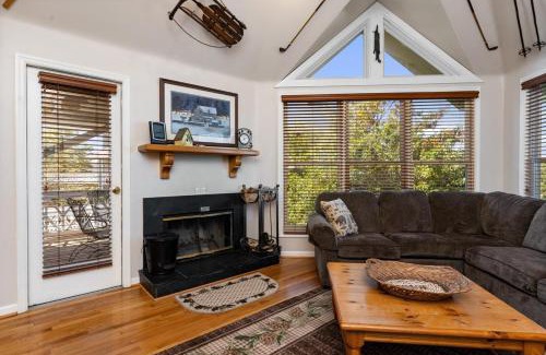 Nellysford House | Stonewall Court 21 with Wintergreen Advantage