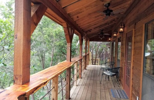Bulverde Cabin | Stoney Porch Guest Cabin