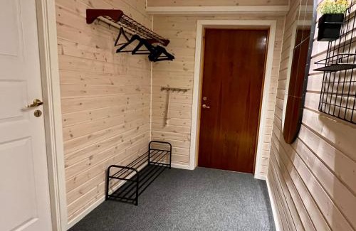 Mandal Apartment | Stor, velutstyrt sokkel leilighet i Mandal