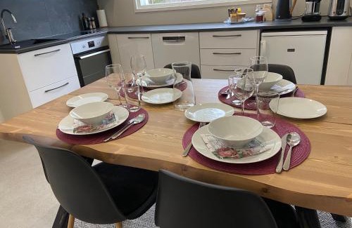 Luoto Ski Chalet | StrandRo - mökki järven rannalla