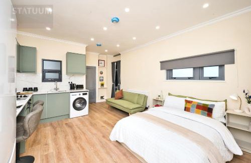 Stratford and New Town Apartment | Stratford, London E15 - modern Studio for 3