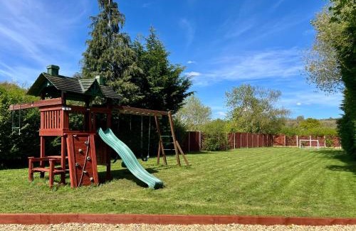 Wixford House | Stratford-upon-Avon 4BR Family Mansion on 1 acre with Pool, Gym & BBQ!