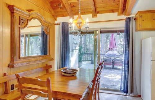 Idyllwild Cabin | Strawberry Creek Gem w/Deck, Walk to Town!