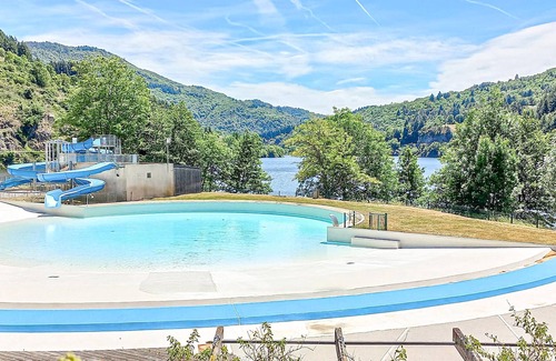 Saint-Martin-de-Valamas House | Striking authentic cottage in the Auvergne-Rhône-Alpes region with a wonderful mountain panorama.