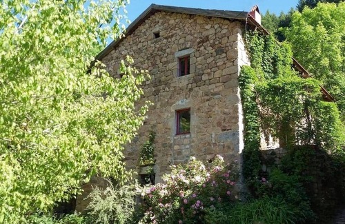 Saint-Martin-de-Valamas House | Striking authentic cottage in the Auvergne-Rhône-Alpes region with a wonderful mountain panorama.