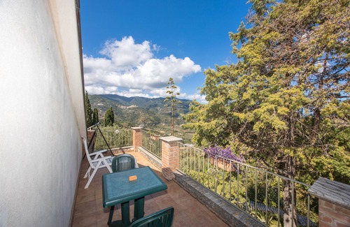 Patti Apartment | 'Stromboli' Room with Shared Terrace, Communal Garden and Air Conditioning