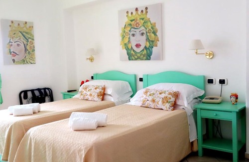 San Vincenzo Hotel | Stromboli Trekking Accommodation - Room and Excursion for 2 included