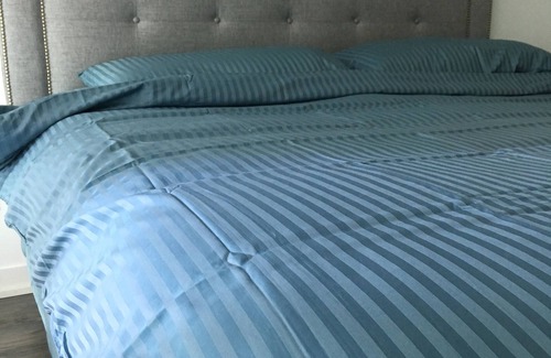 Humber Bay Condo | Stronger King Size Bed, 750 Mbps Unlimited Internet.Close to Downtown Toronto