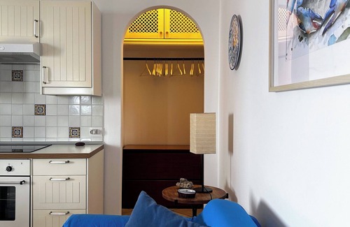 Acquacalda Cottage | Strongyle-Aeolian-style cottage on the beach with beautiful terrace and W-fi