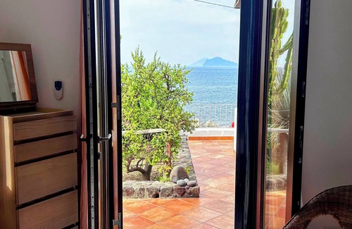 Acquacalda Cottage | Strongyle-Aeolian-style cottage on the beach with beautiful terrace and W-fi