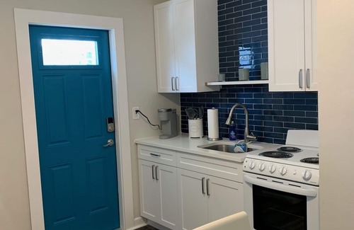 Parrot Cove Apartment | Studio #3 - 2 blocks to Downtown Lake Worth Beach