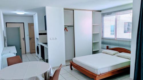 Sainte-Clotilde Centre Apartment | Studio 39m2 vue mer & parking privé