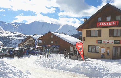 Albiez-Montrond Apartment | Studio 4 people - Bright - Beautiful view of the Aiguilles d'Arves mountains
