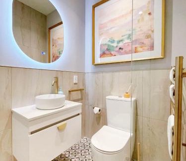 Auckland Central Business District Apartment | Studio 524- Stylish Urban Retreat on Central Queen Street