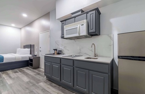 Brenham Hotel | Studio 6 Suites Brenham, TX