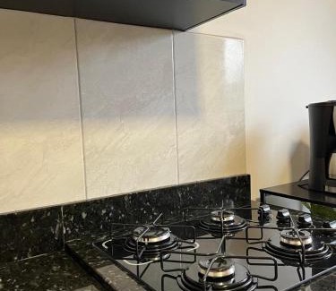 Estrada das Areias Apartment | Studio aconchegante e tranquilo! Perto de tudo!