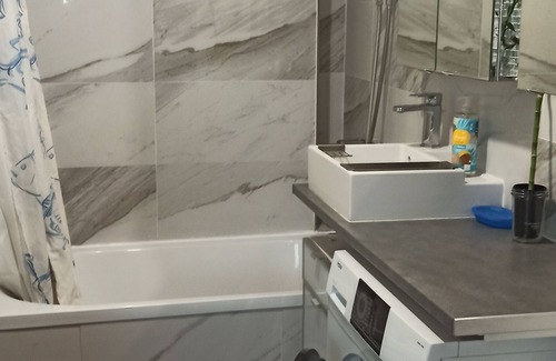 Lemasson Apartment | Studio Agreable Très Proche du Centre de Ville et Moyen de Transport