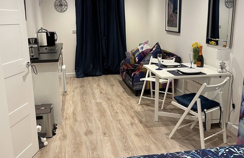 Worthing Apartment | Studio Annie is the Most Relaxing Place to Stay With Free off Road Parking