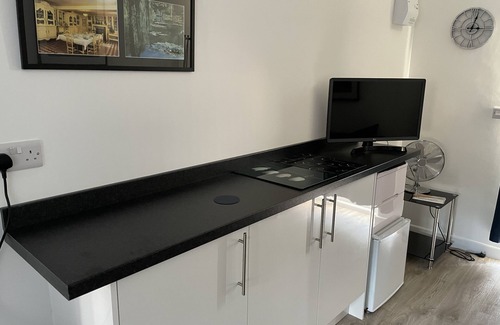 Worthing Apartment | Studio Annie is the Most Relaxing Place to Stay With Free off Road Parking
