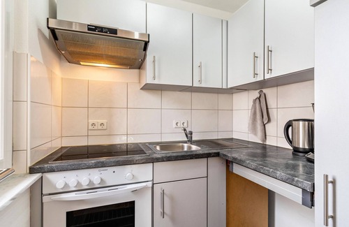 Lehen Apartment | Studio Apartment 'Ferienwohnung Lehen - Herr 2' with Shared Garden and Wi-Fi