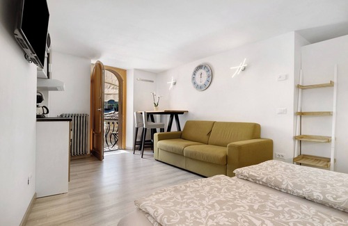 Pieve House | Studio Apartment 'Casa Ciarii 2' with Mountain View, Private Terrace and Wi-Fi