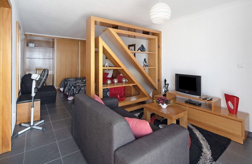 Calheta de Nesquim Apartment | Studio Apartment 'Casa Da Vigia Estúdio Vista Mar' with Sea View, Private Garden and Wi-Fi